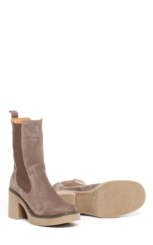 Bueno Hart, espresso suede