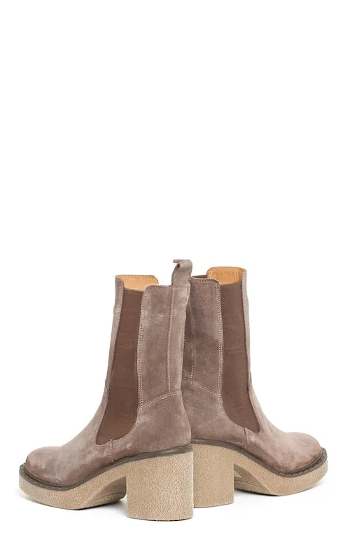 Bueno Hart, espresso suede