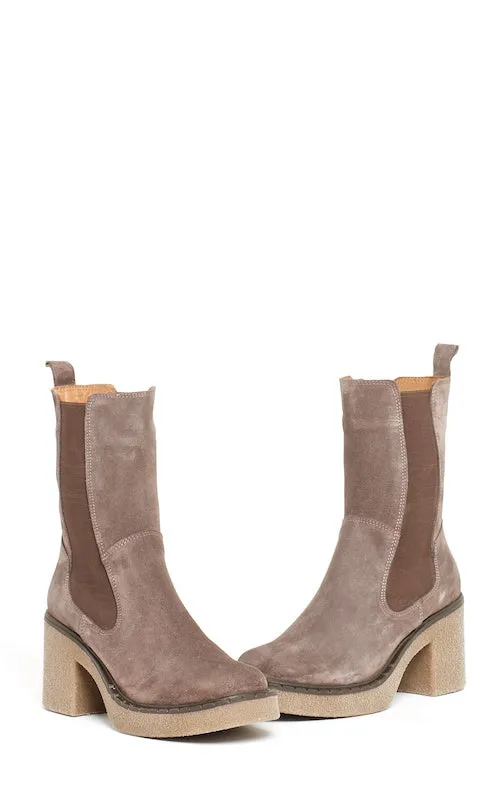 Bueno Hart, espresso suede