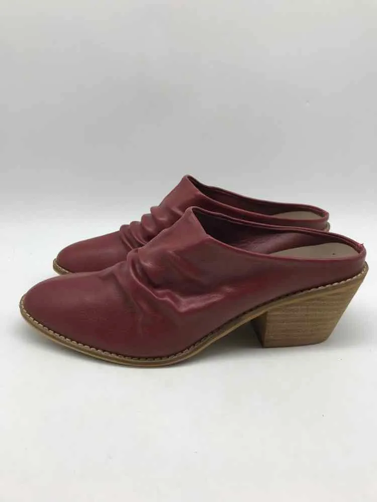 Pre-Owned Boutique Red Size 9 Mule Heels