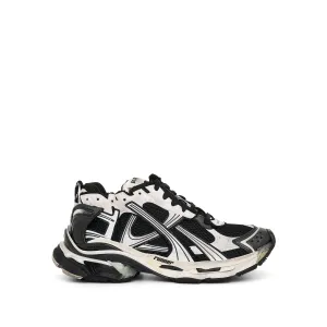 Runner Sneaker in Black/White